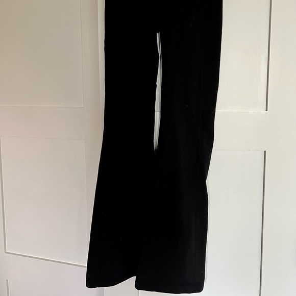 GUC Athleta black fit and flare workout pants size S - Picture 2 of 3